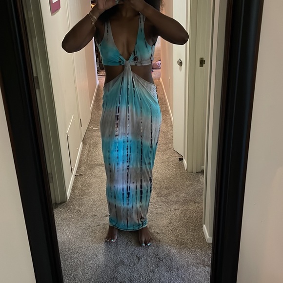 💙4/$25💙 FashionNova cutout dress - Picture 7 of 7